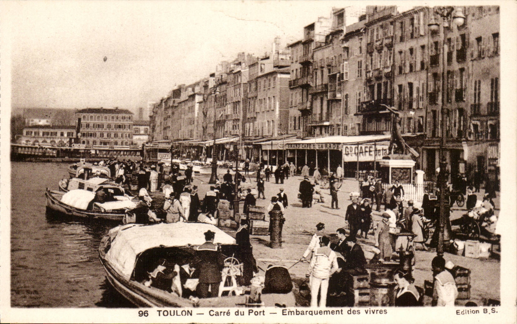 Toulon - Cross-section of the Port - Loading of the Sharp - boat - boat - sailor - sailors - CPA