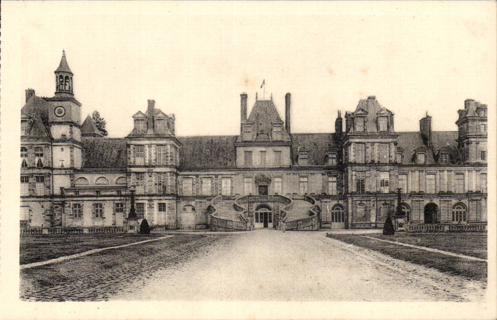 Fontainebleau - the Castle - CPA