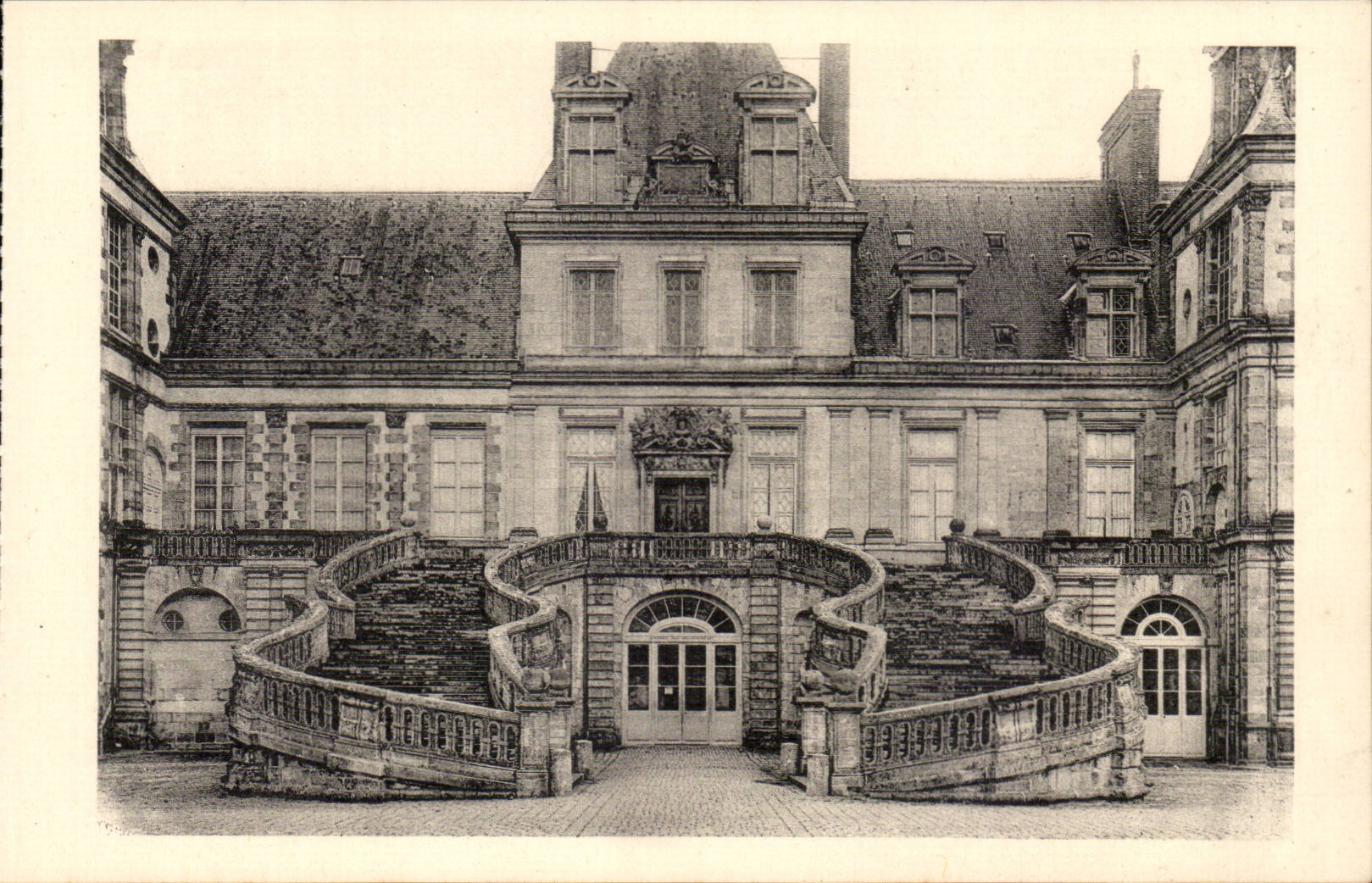 Fontainebleau - the Castle - Staircase out of Horseshoe - CPA