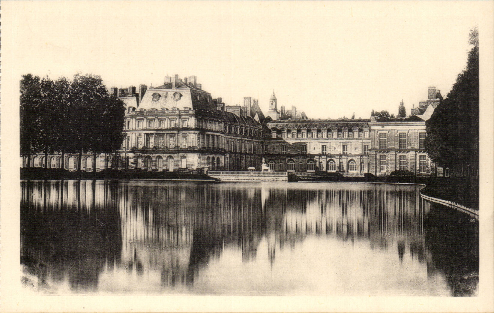 Fontainebleau - the Castle - Together on the Water Part - CPA