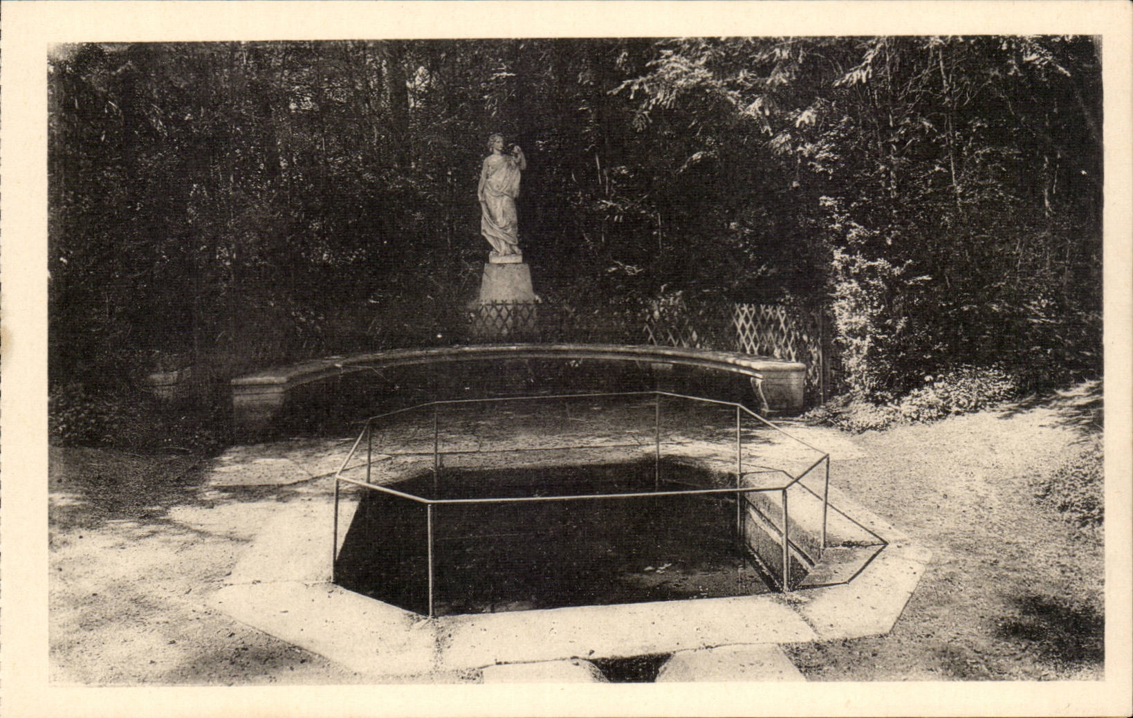 Fontainebleau - the Castle - Fonatine Belleau - CPA