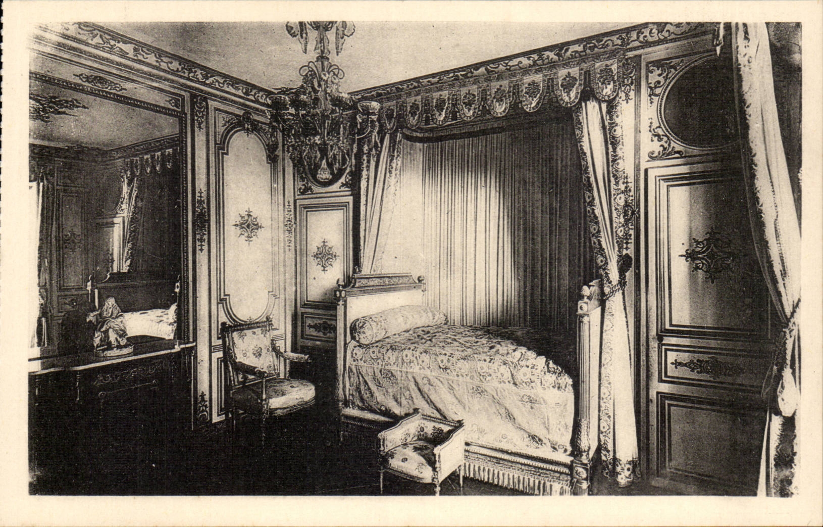 Fontainebleau - the Castle - Room of Madam de Maintenon - CPA
