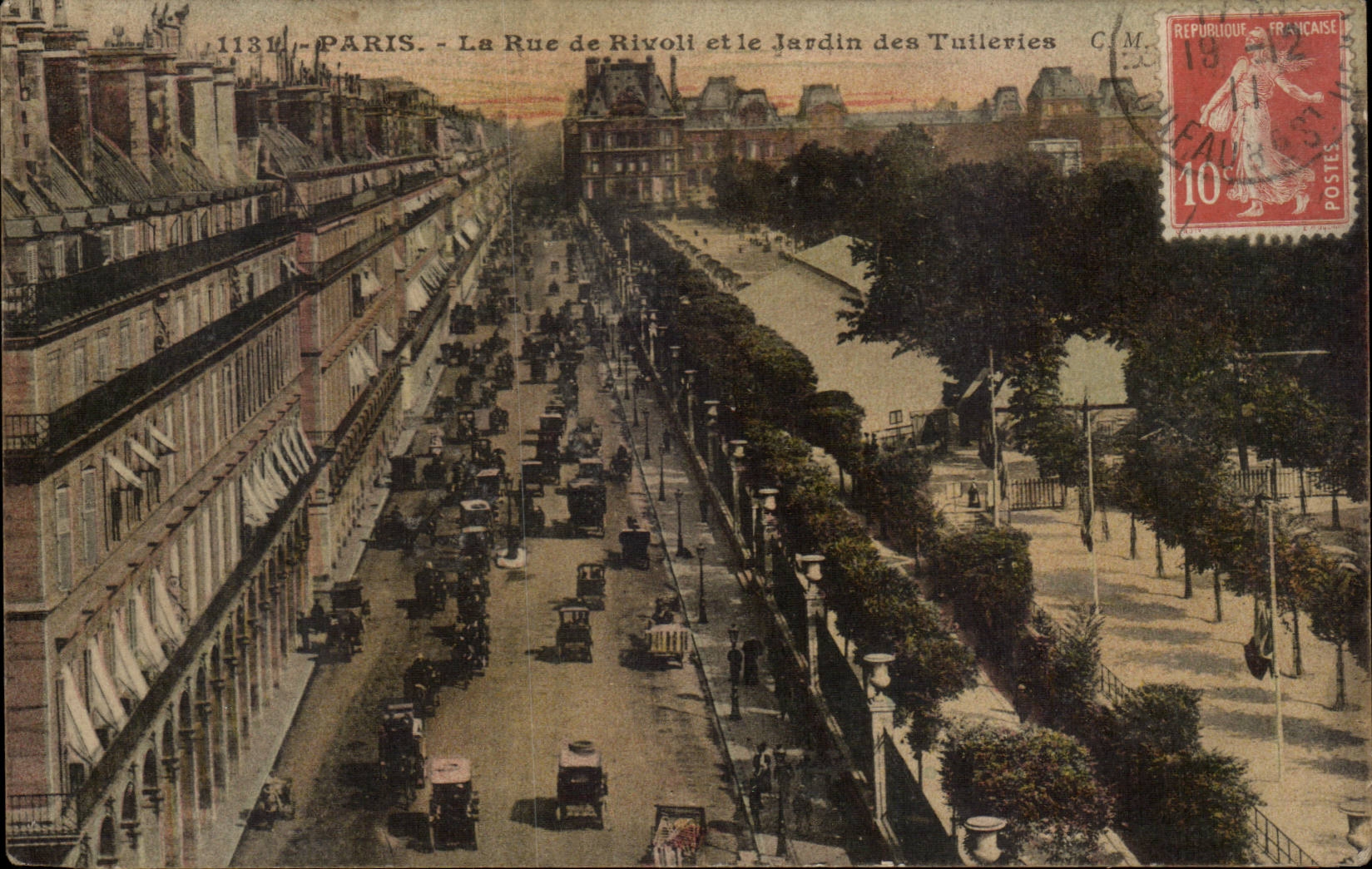 Paris CPA La rue de Rivoli et la jardin des Tuileries