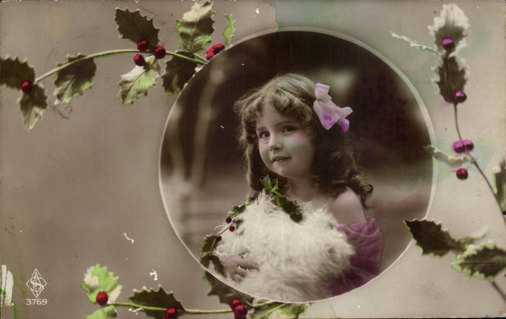 Fantasy - Child - Darling little girl with sprig off holly - CPA