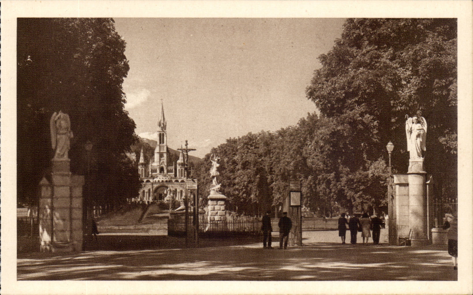 Lourdes - Entrance of Sactuaires - CPA
