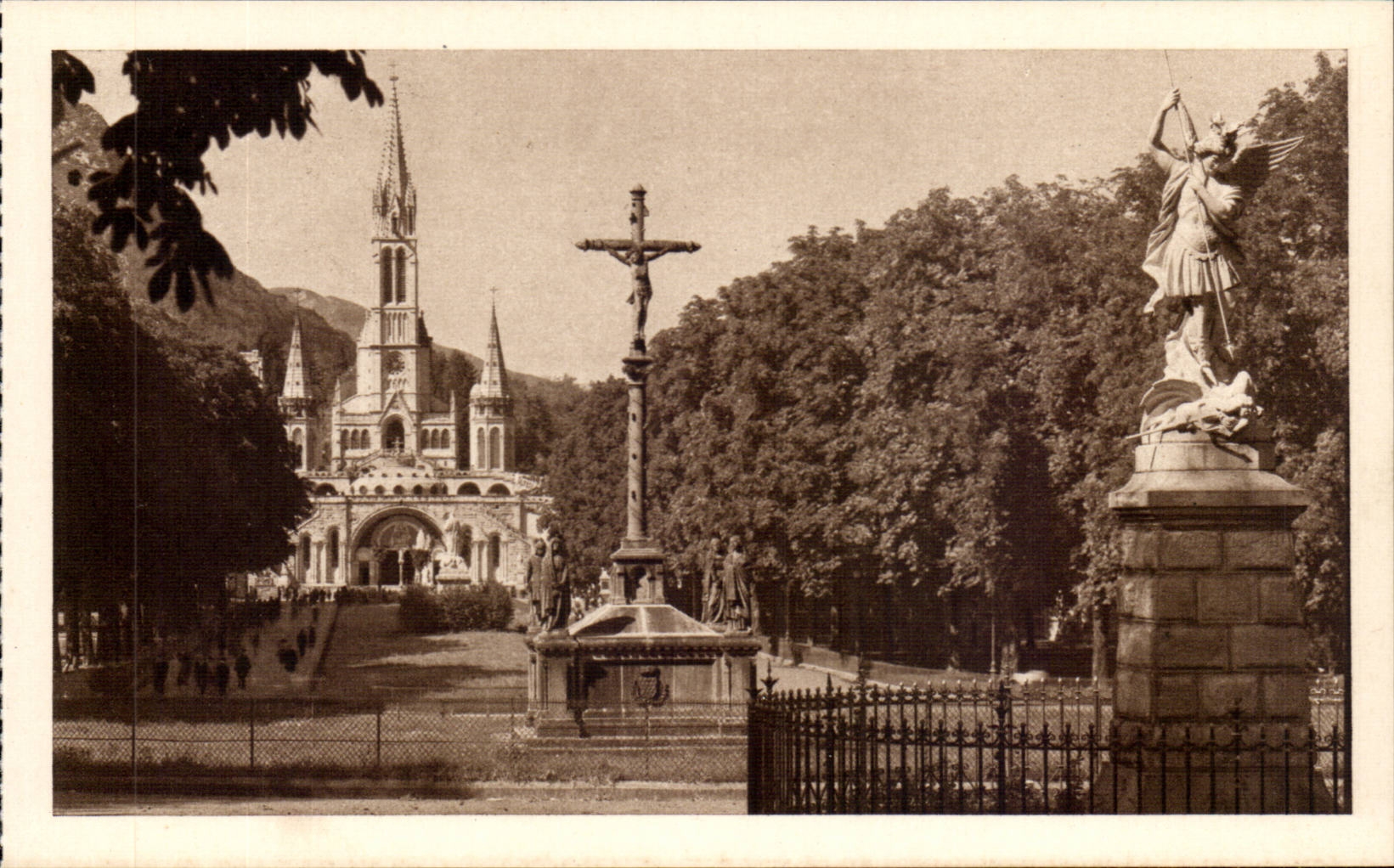 Lourdes - the Basilica and the Esplanade - CPA