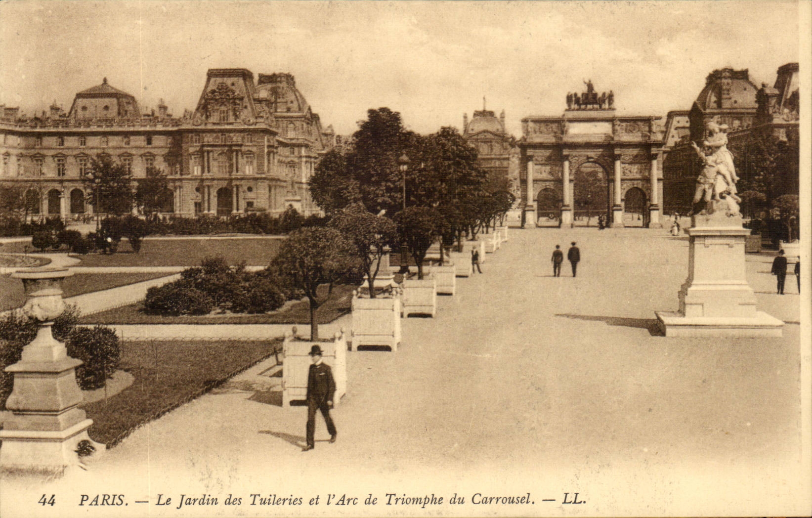 Paris - 1 - Jardin des Tuileries et l'Arc de Triomphe du Carrousel - CPA