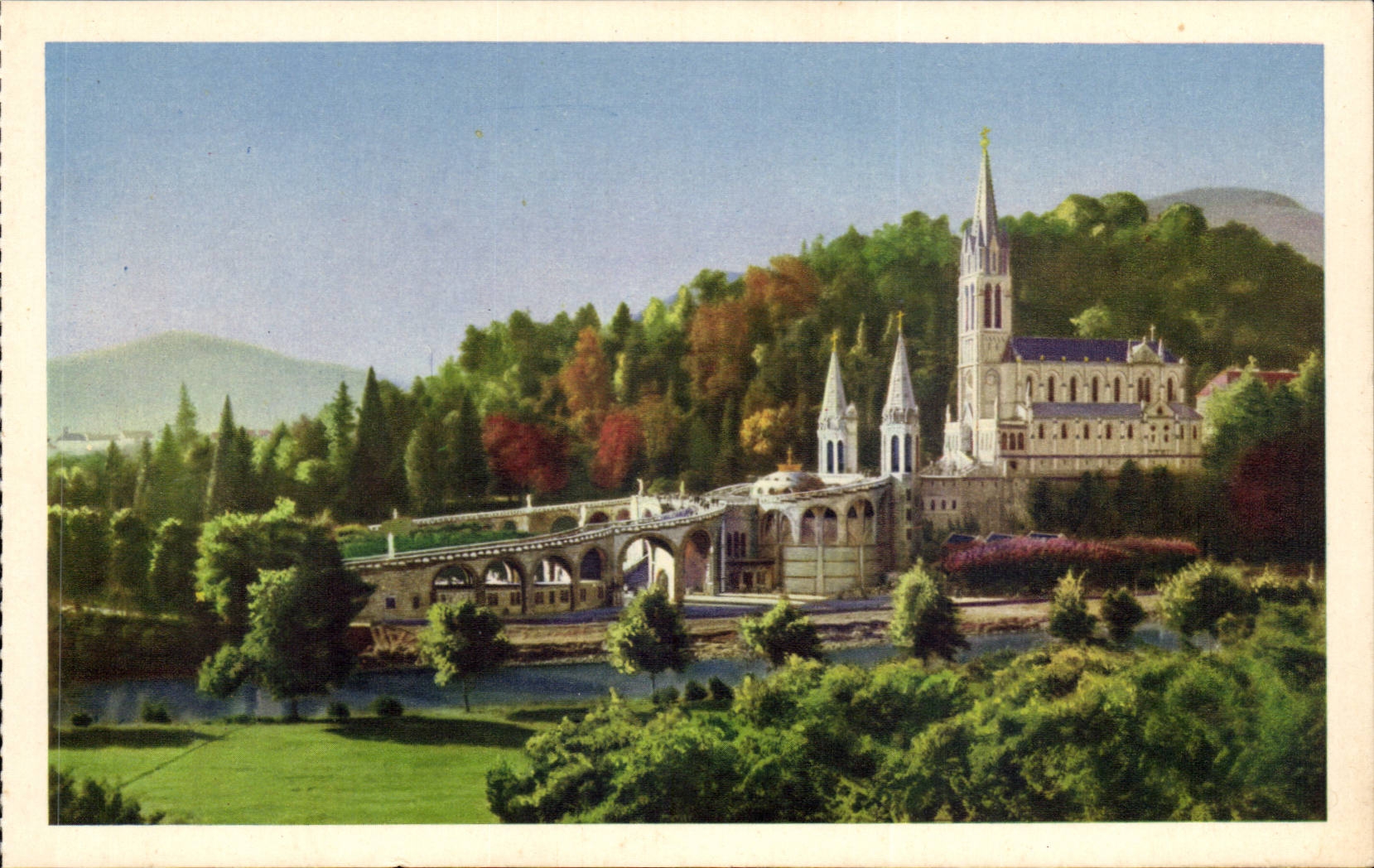 Lourdes - the Basilica - side sight - CPA