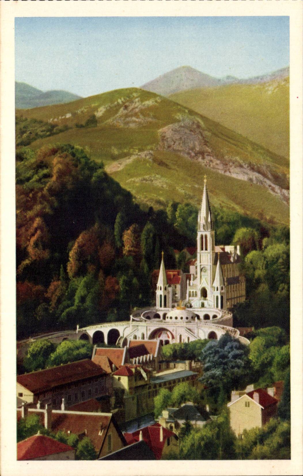 Lourdes - the Basilica - Mountain of the Martyrdom - CPA