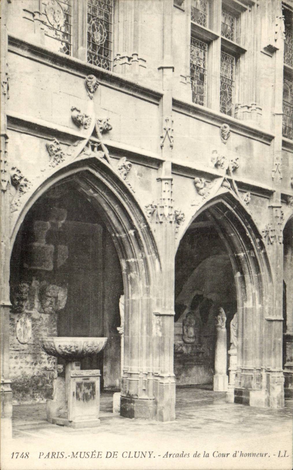Paris - 5 - Museum of Cluny - Main courtyard - CPA