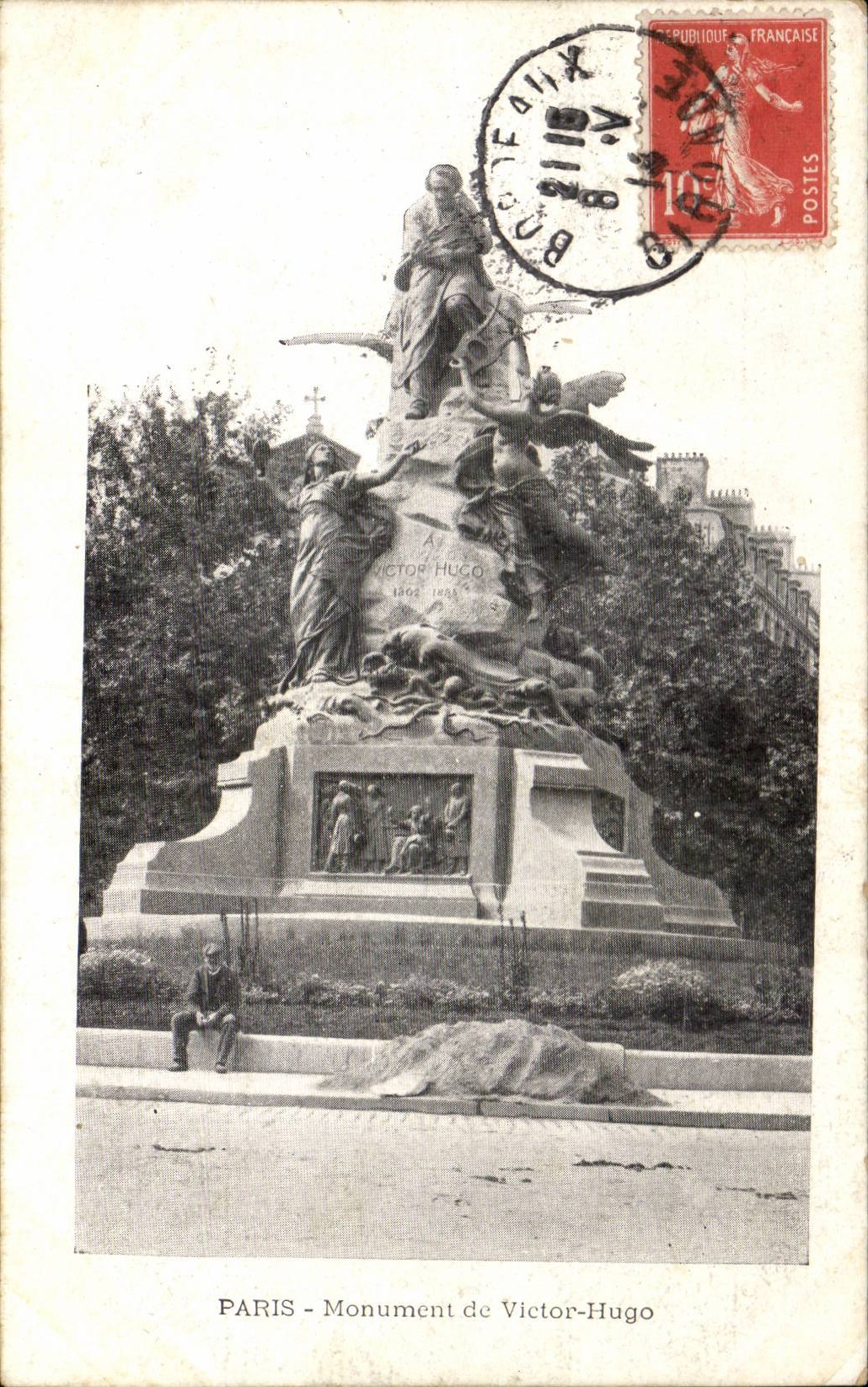 Paris CPA Monument de Victor Hugo