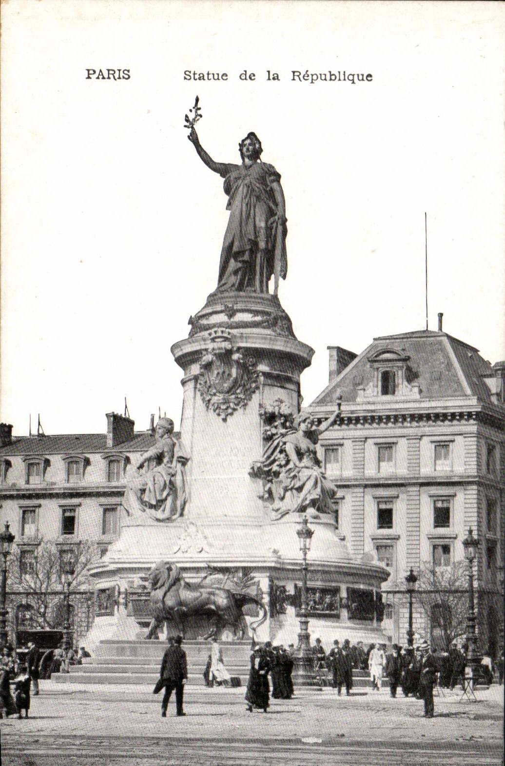 Paris CPA Statue of the republic