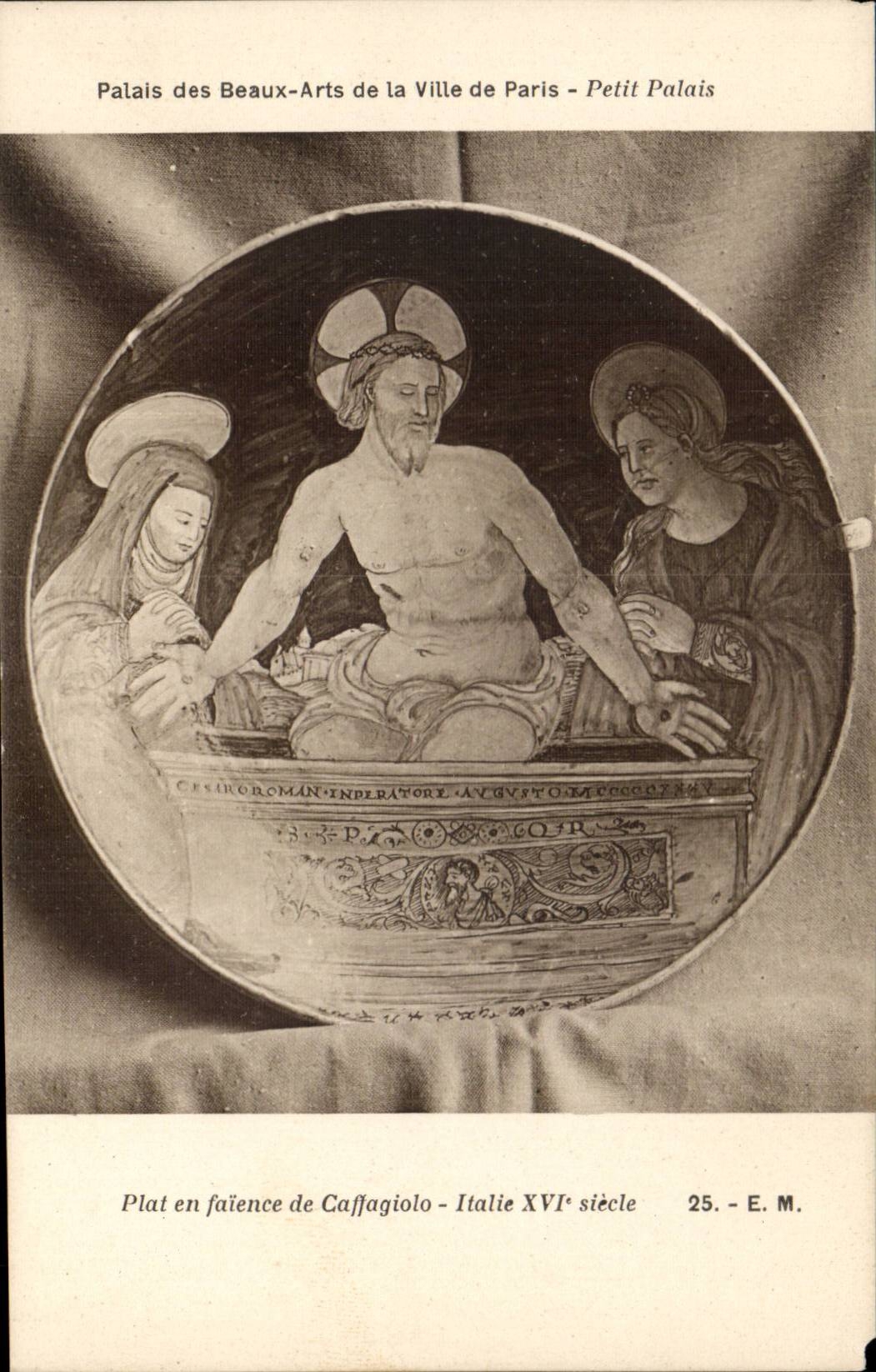 Paris CPA palais des Beaux Arts de la ville de Paris Petit Palais Plat en faience de CAffagiolo Italie 16eme