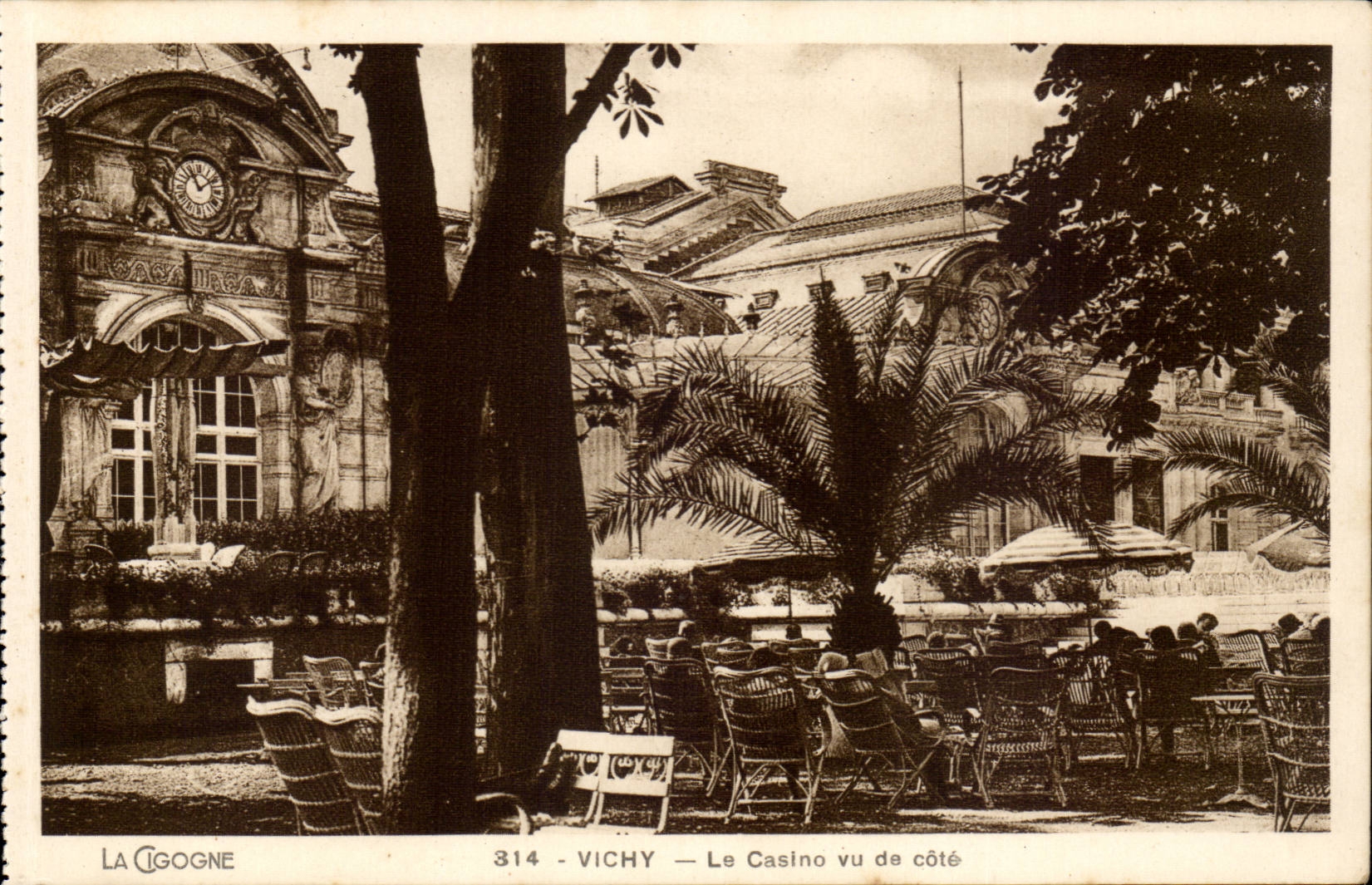 Vichy CPA Le casino vu de cote