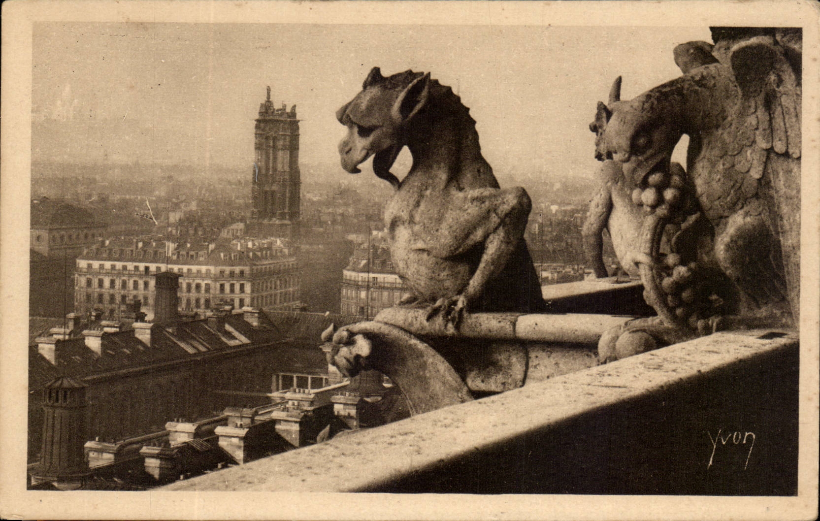 Paris CPA Notre Dame Chimeres Tour St Jacques et le SAcre Coeur