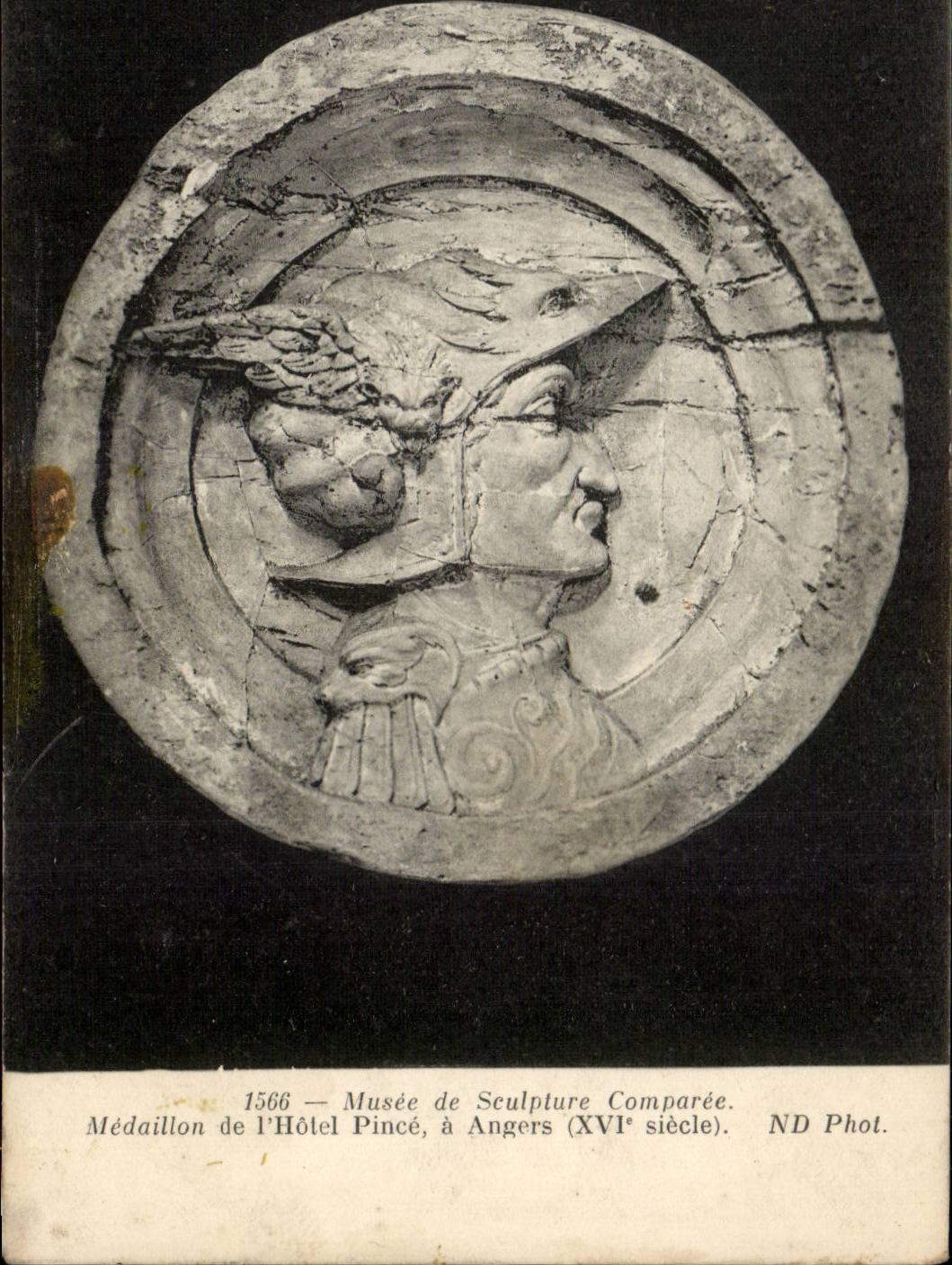 Paris CPA Musee of sculpture comparee Medaillon of the Pince hotel has Angers (16th)