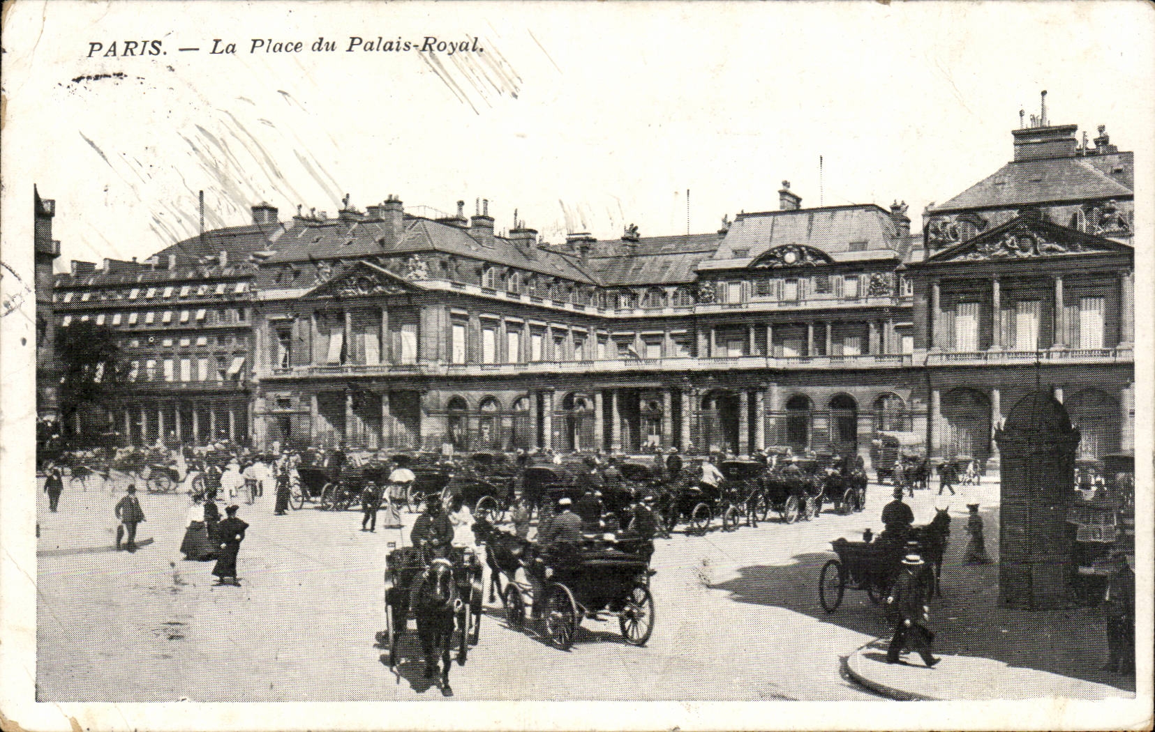 Paris CPA La place du Palais Royal