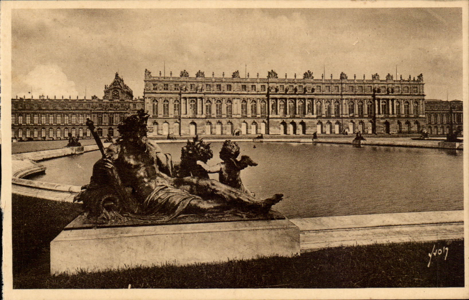 Versailles CPA Frontage of the palate on the water floors