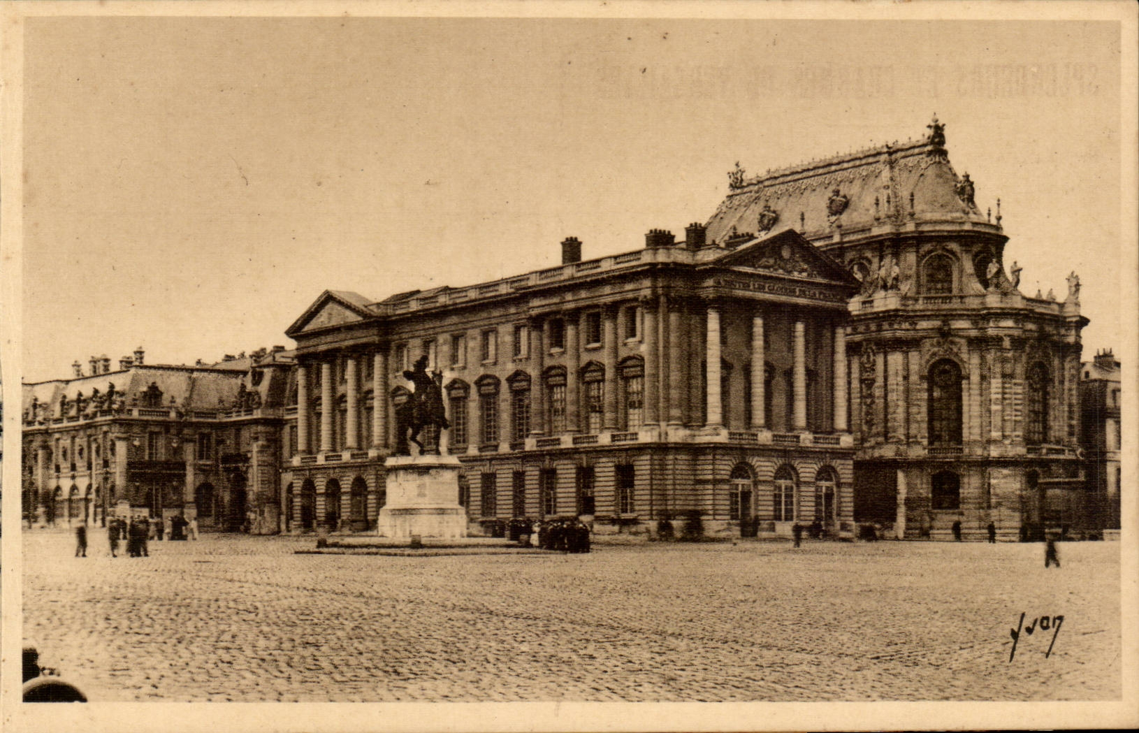 Versailles CPA the palate royal court and the vault