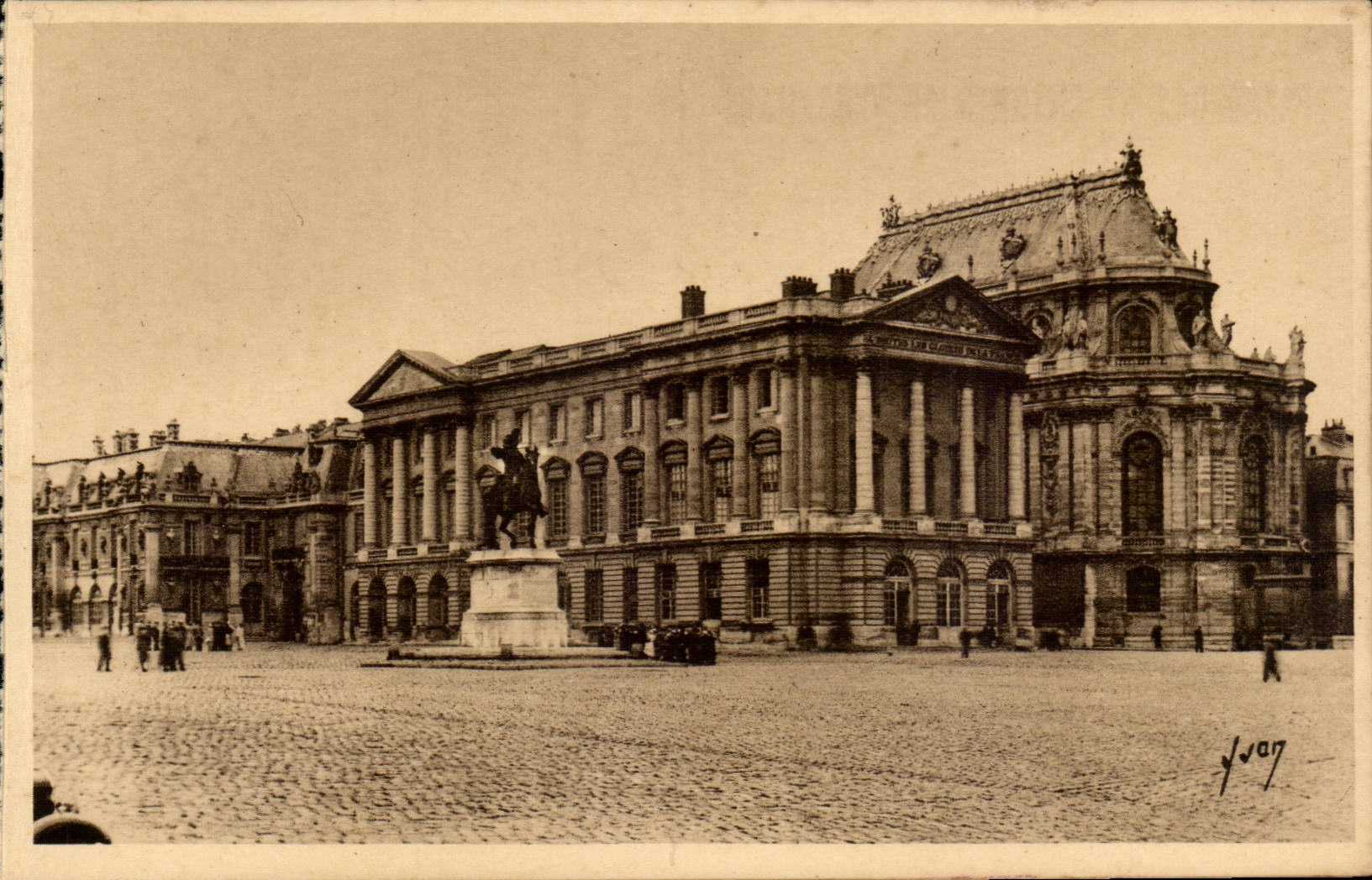 Versailles CPA royal court and the vault