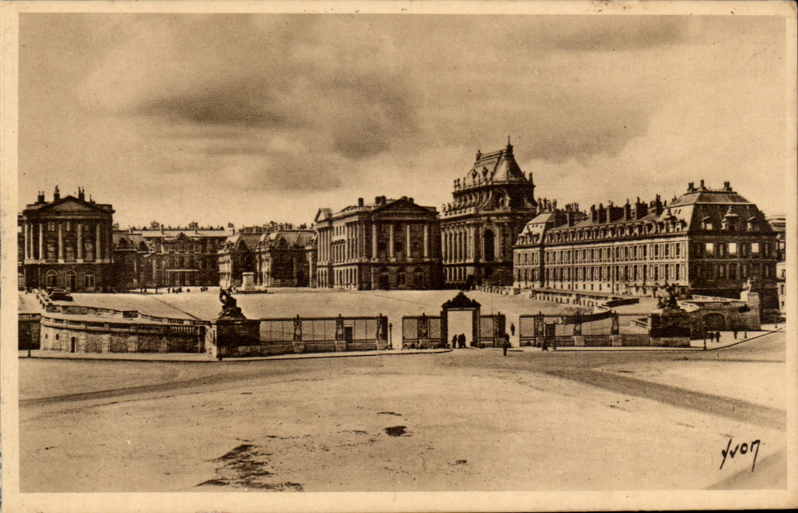 Versailles CPA Frontage of the palate