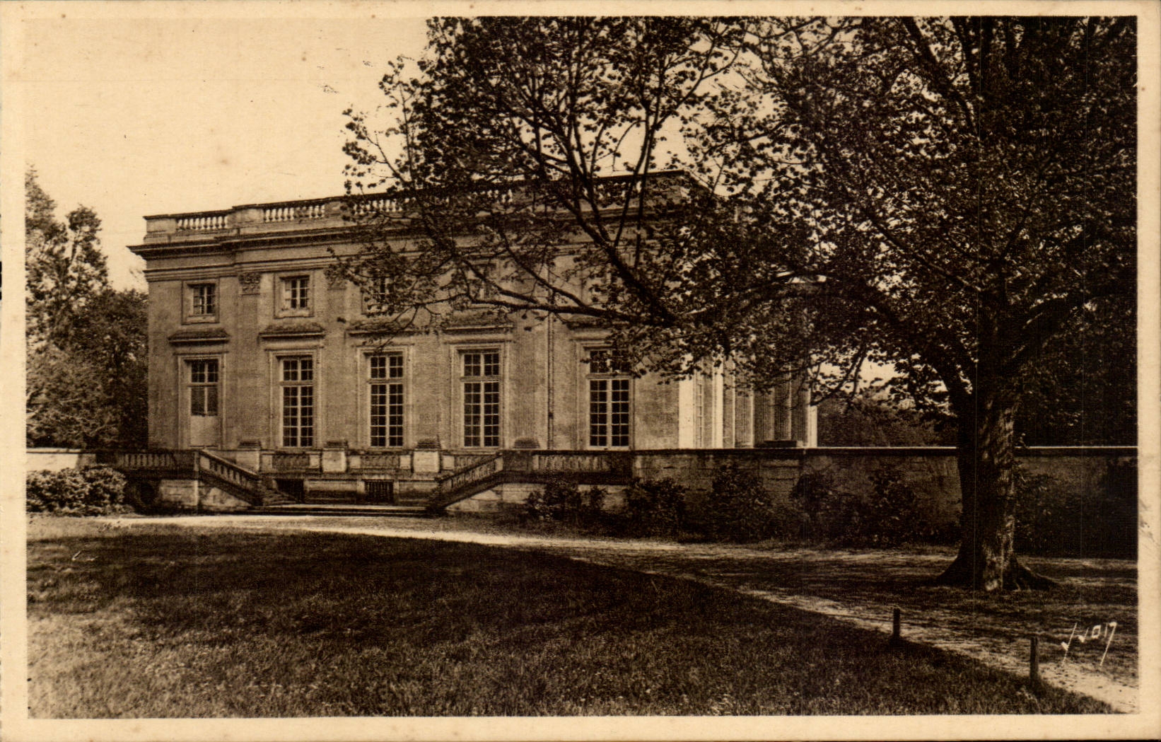 Versailles CPA Frontage of small TRianon on the gardens