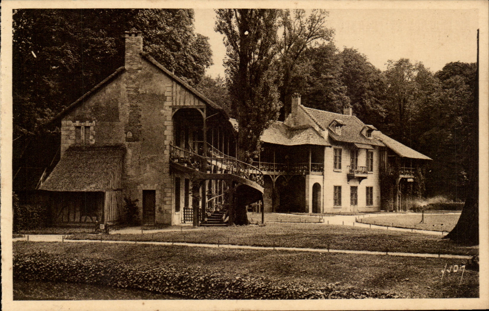 Versailles CPA Small Trianon the house of the queen