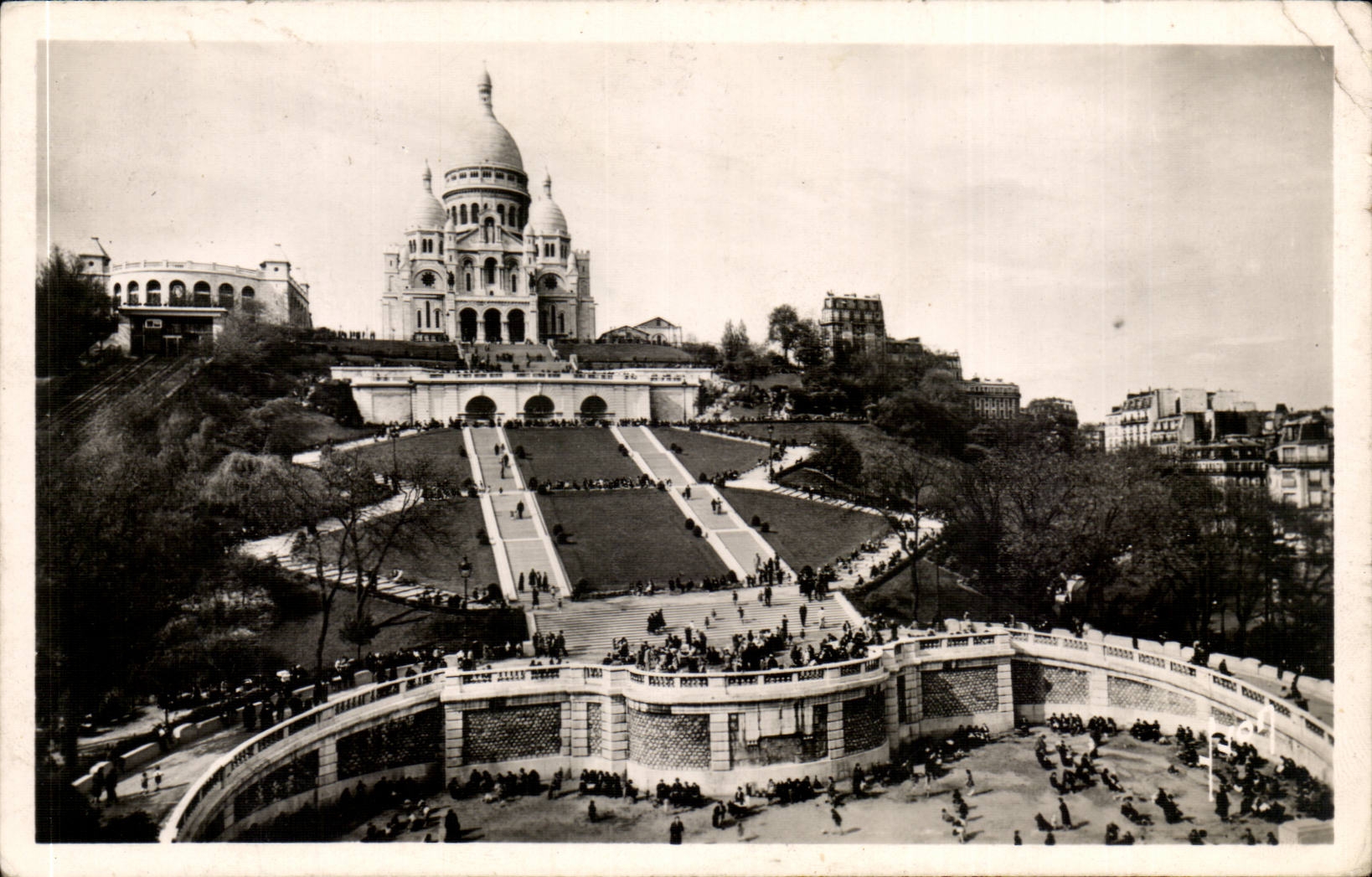 Paris CPA La basilique du Sacre Coeur et l'escalier monumental