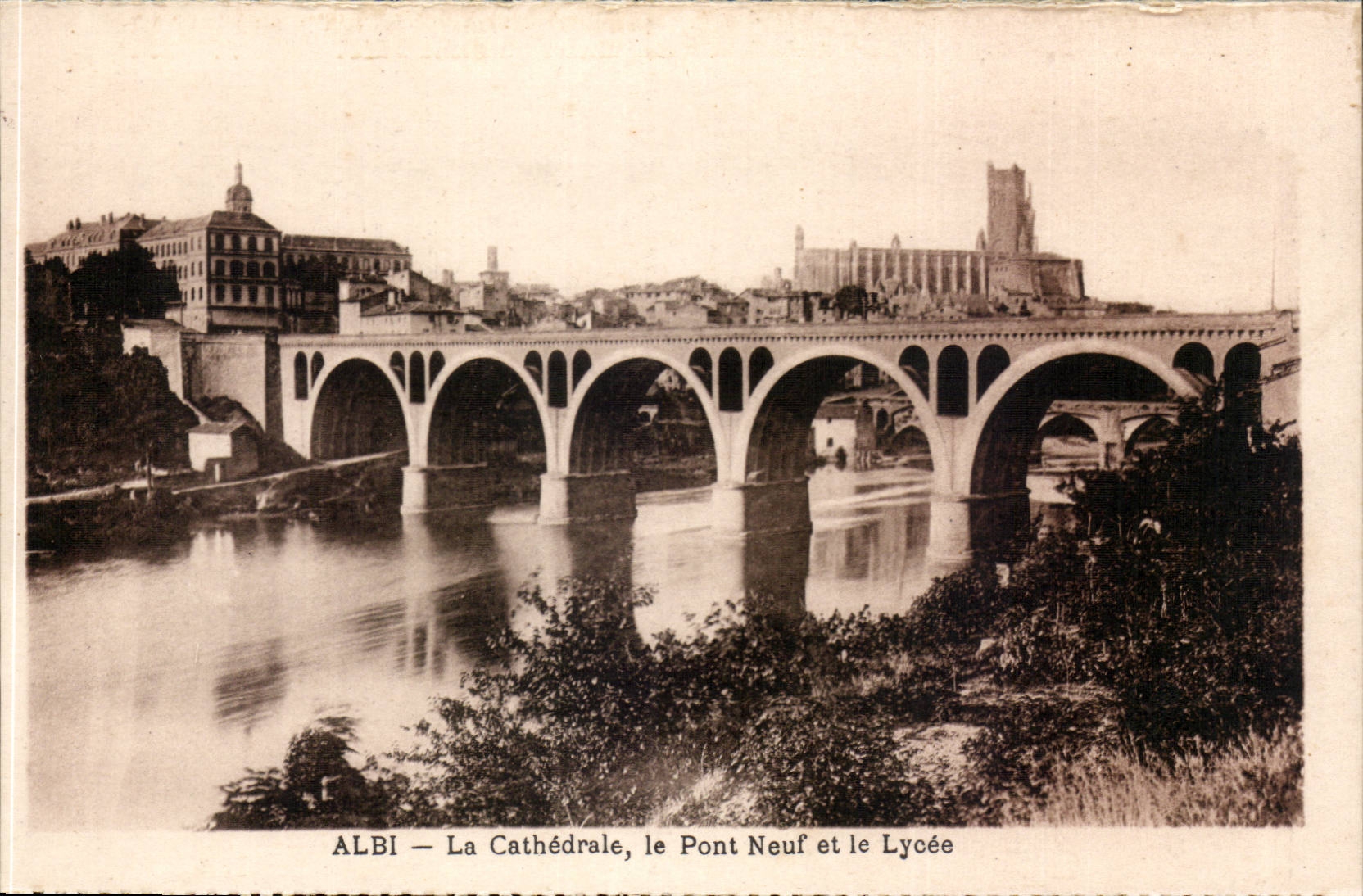 CPA Albi die Kathedrale die neue Brucke und die Hochschule