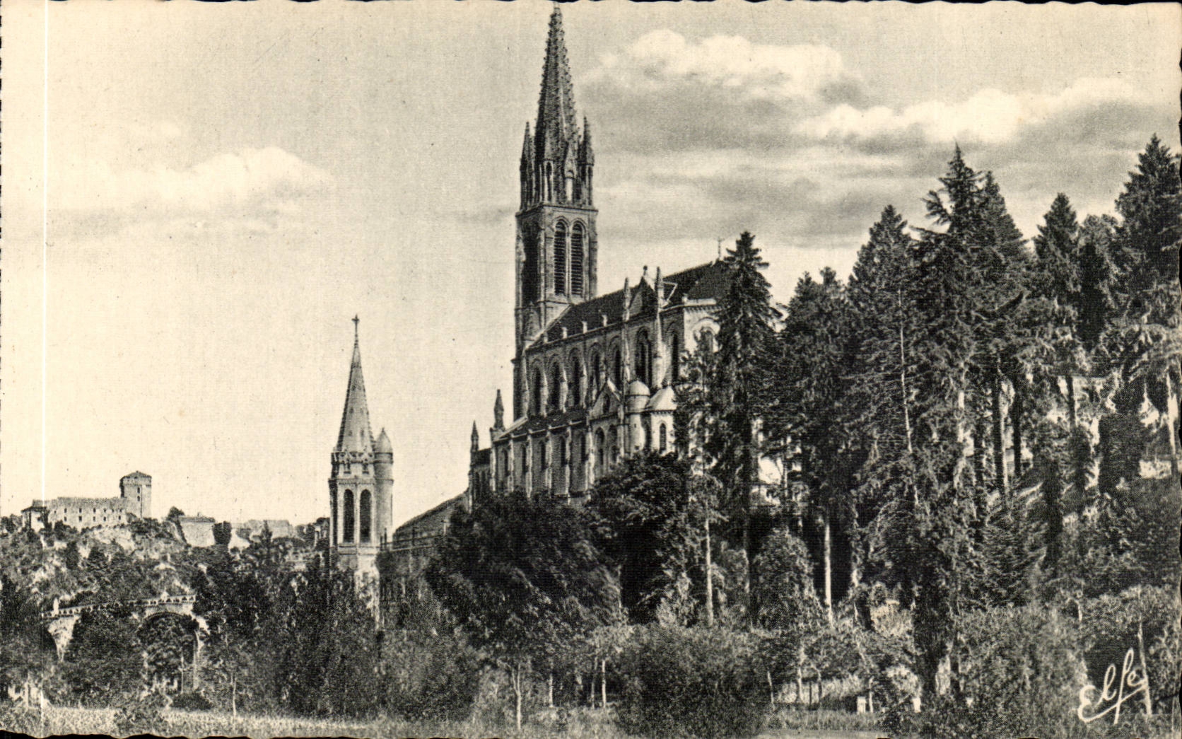 CPA Lourdes Porfil of the basilica and strong castle