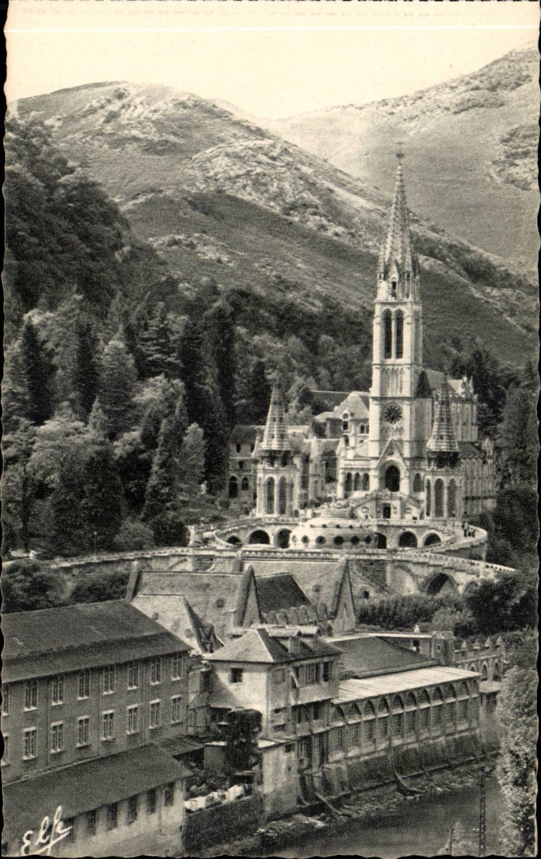 CPA Lourdes Seen on the basilica and Gave