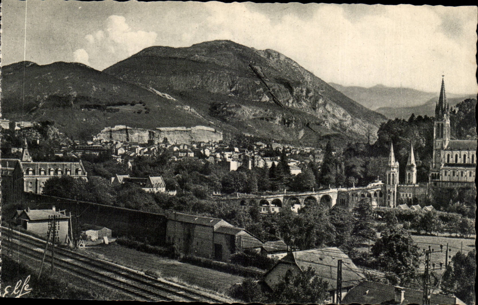 CPA Lourdes View taken road of Pau