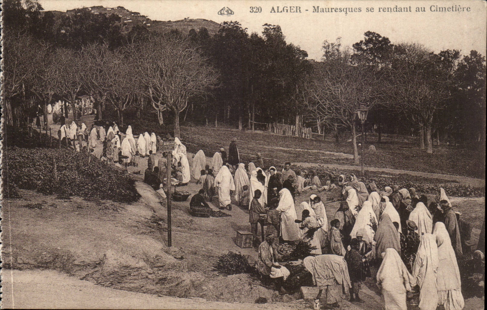 CPA maurisches Algiers Algerien das zum Kirchhof geht