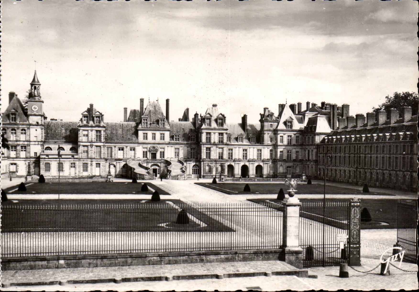 Fontaineableau MODERN CARD the palate Court of the white horse or the good-byes