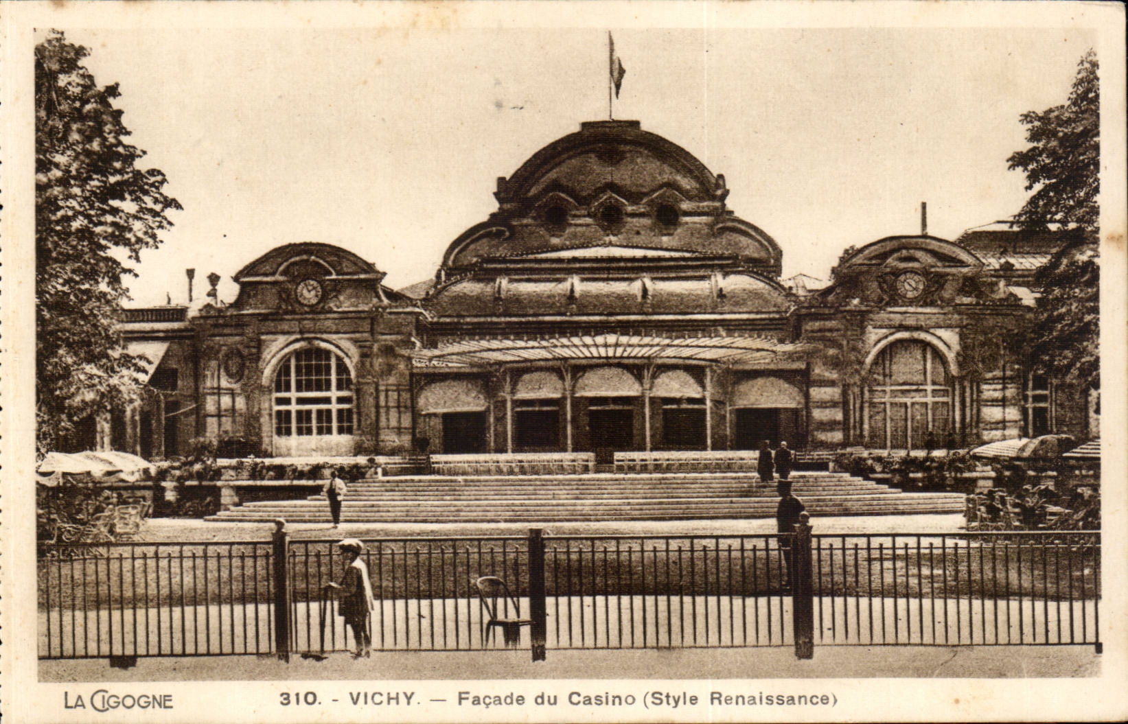 Vichy CPA Facade du casino (style Renaissance)