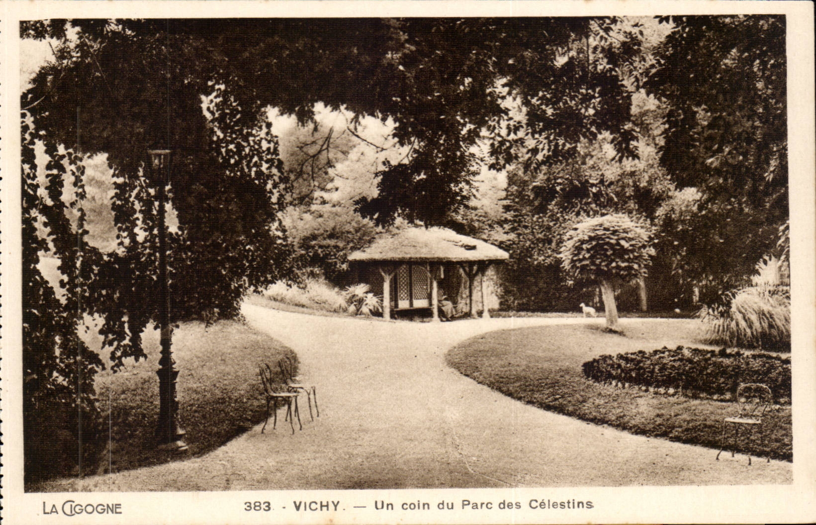 Vichy CPA Un coin du parc des Celestins