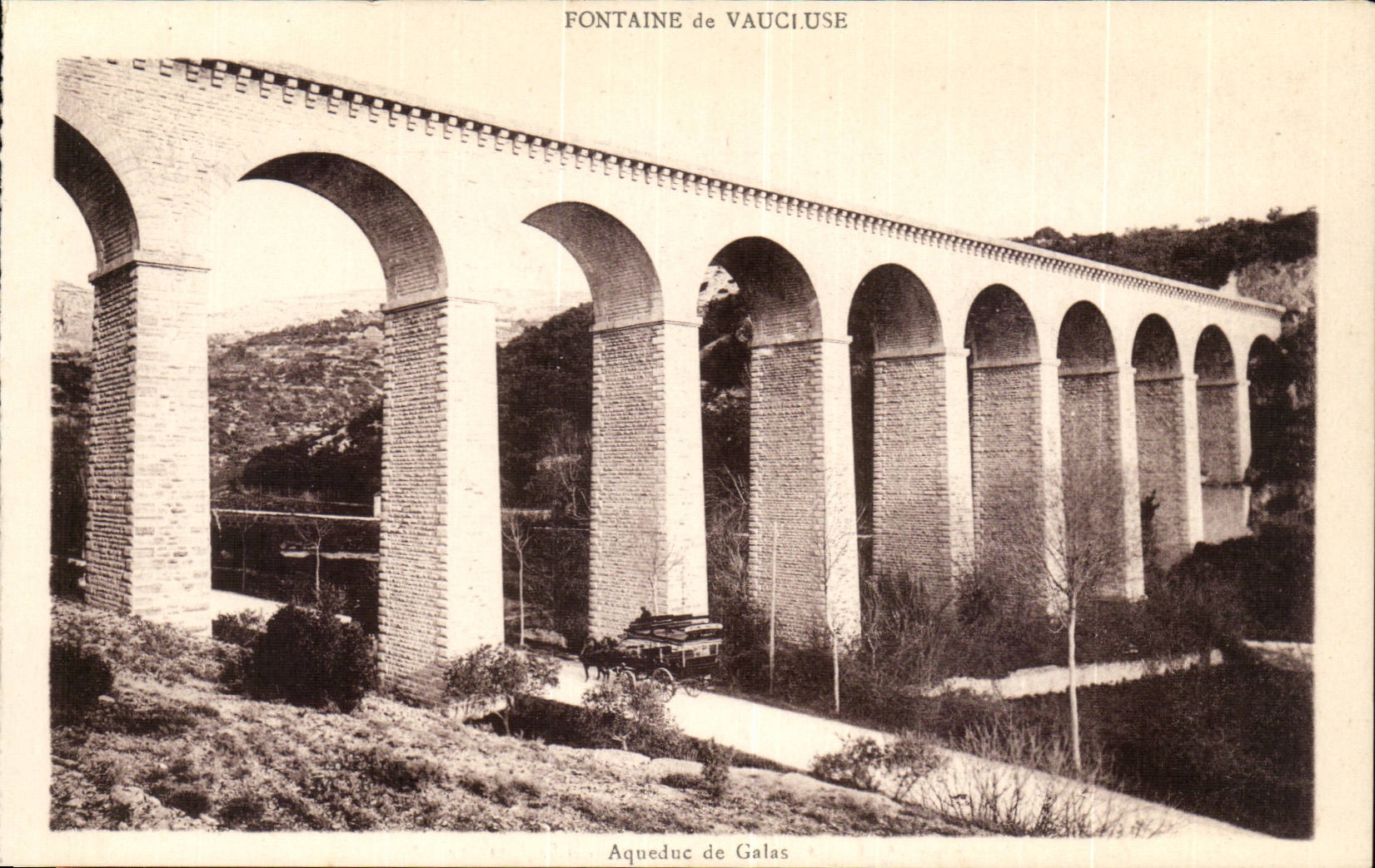 Fountain of Vaucluse CPA Aqueduct of Official receptions