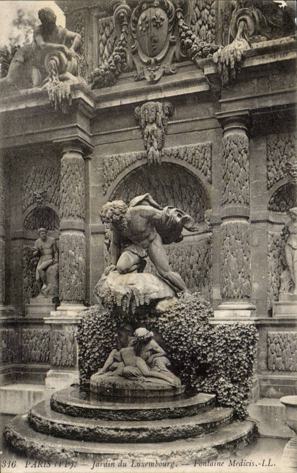 Paris CPA Luxembourg Garden Medicis Fountain