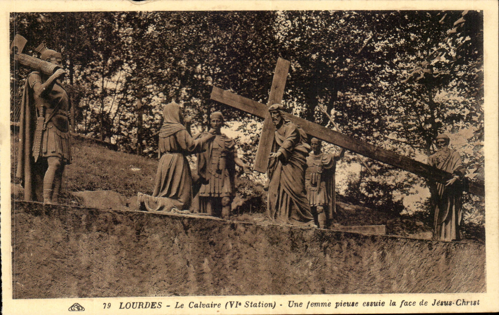 Lourdes CPA the martyrdom (6th station) a pious young woman essuie the face of Jesus Christ