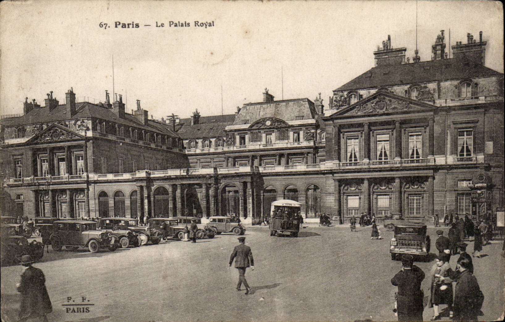 Paris CPA Le palais royal