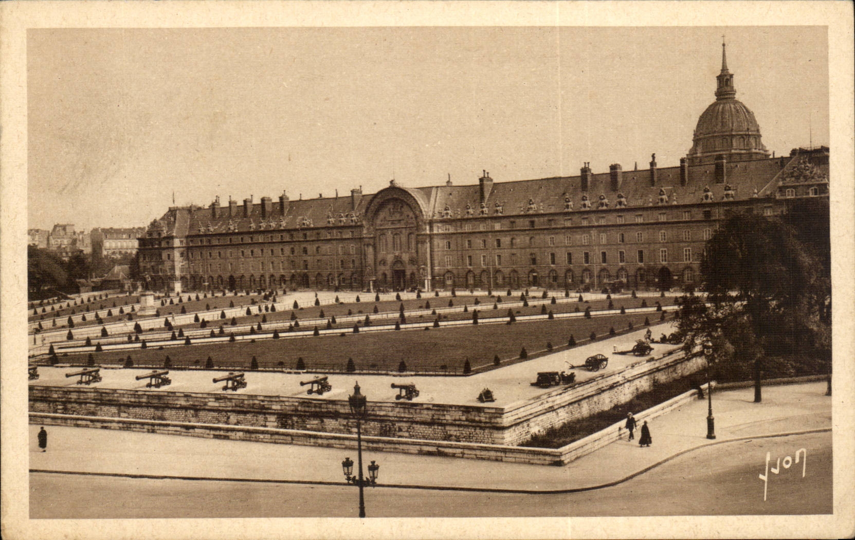 Paris CPA Frontage and garden of the hotel of Invalides