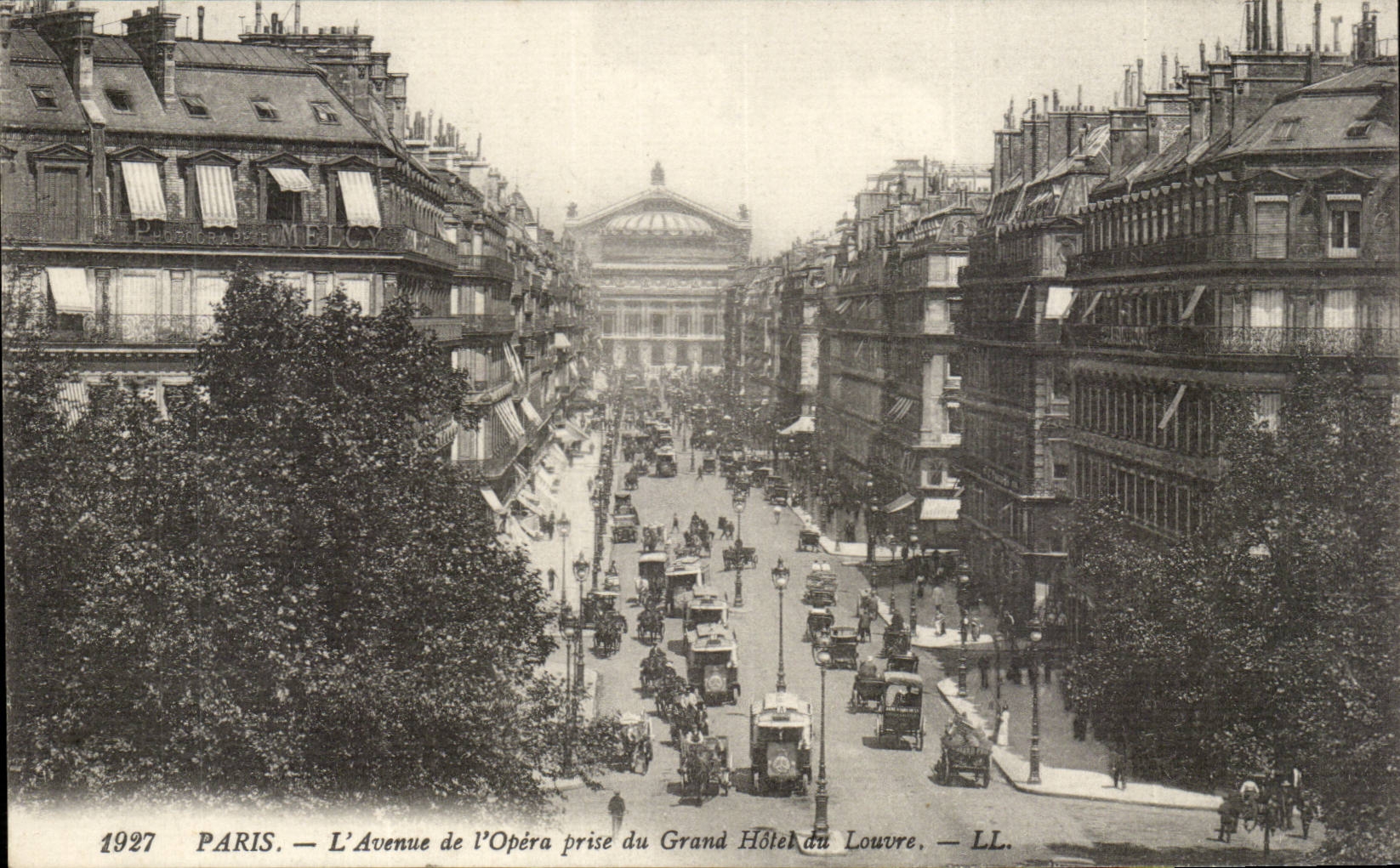 Paris CPA Which occurred of the Opera taken of the Large Hotel of the Louvre