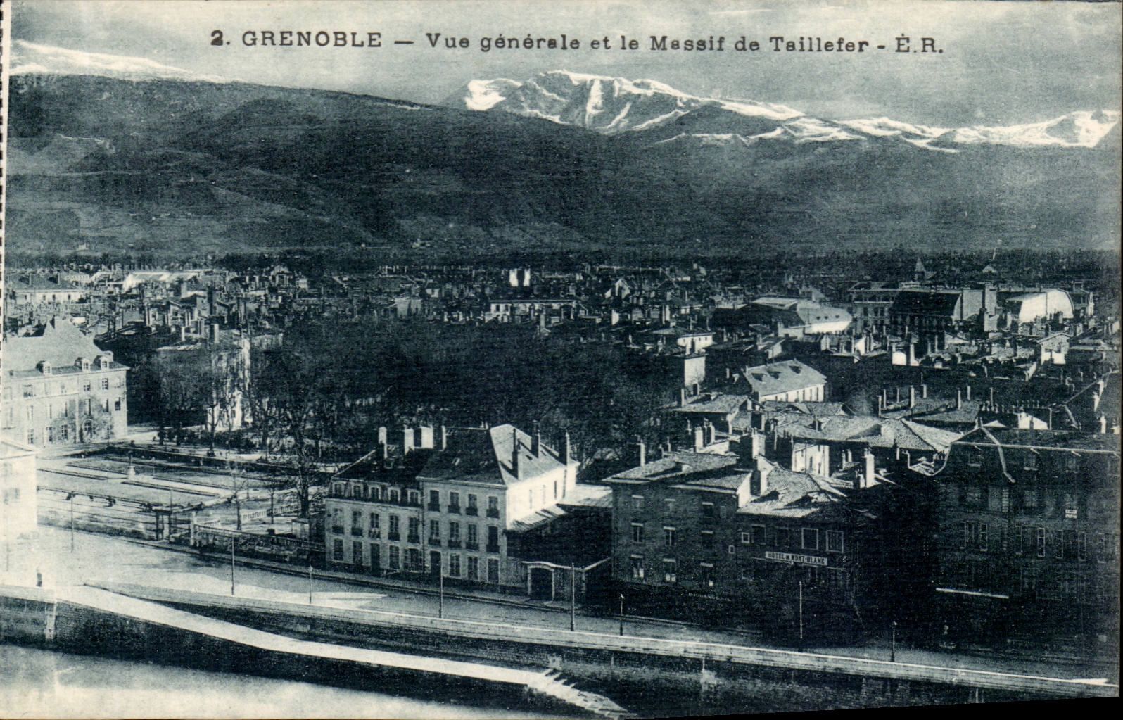 Ansicht Grenoble-CPA und Berg von Taillefer