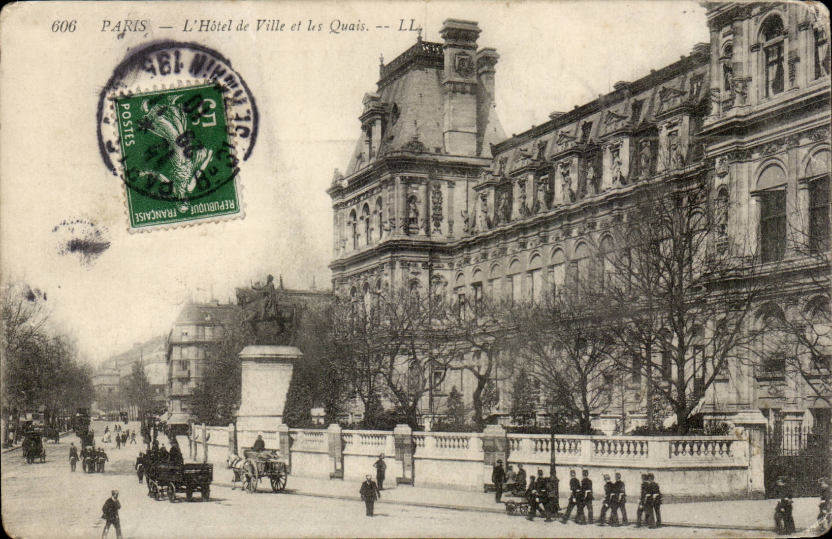 Paris CPA L'hotel de ville et les quais