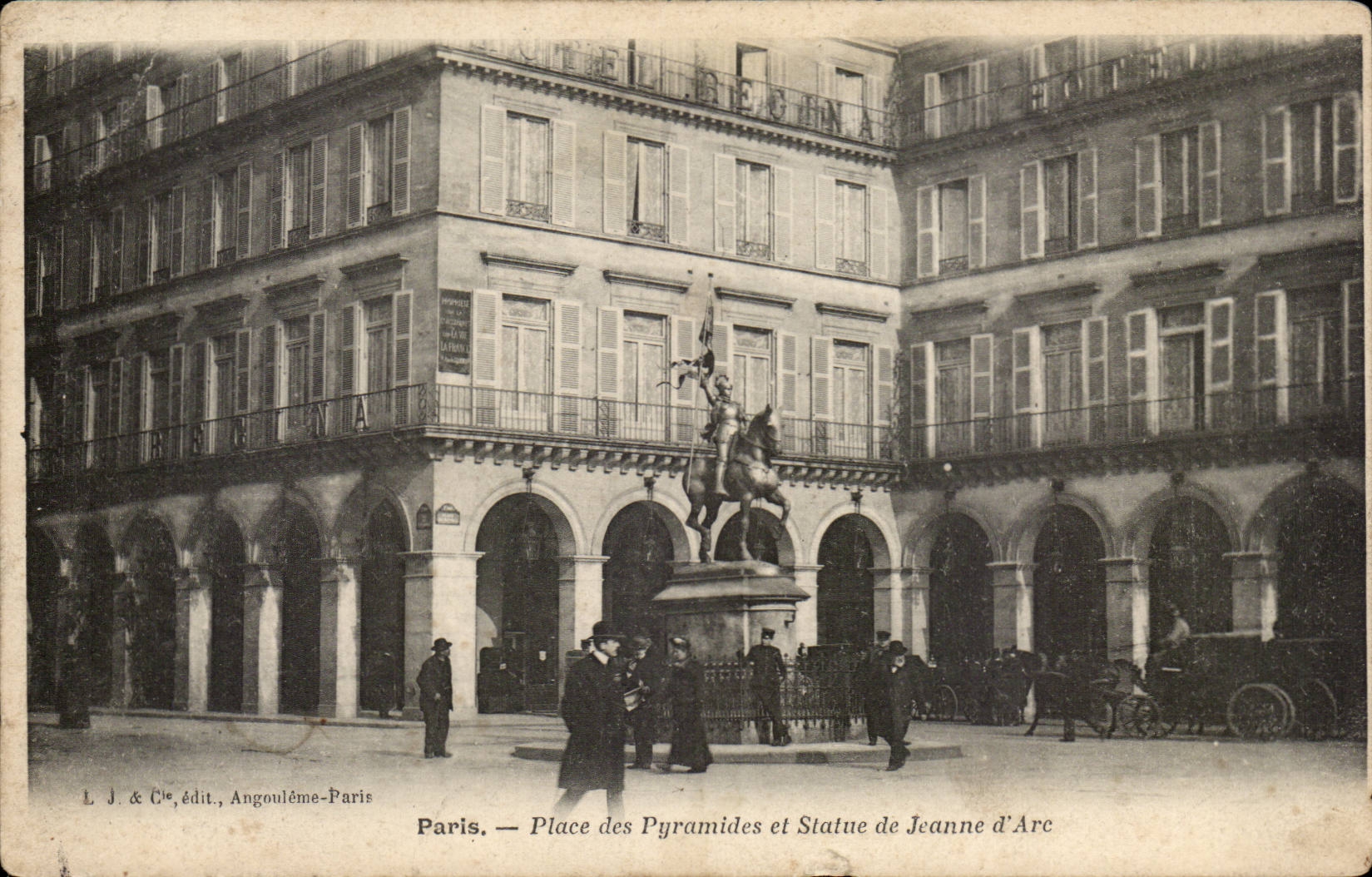 Paris CPA Place des Pyramides et statue de Jeanne d'arc