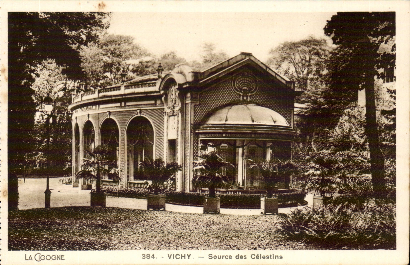 Vichy CPA Source des Celestins