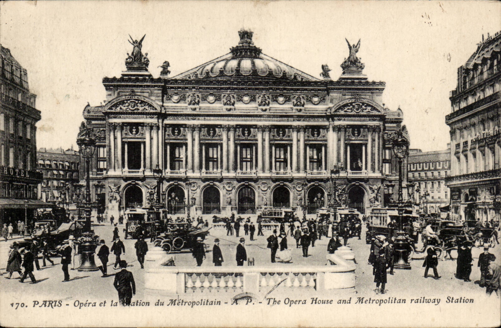 Paris CPA L'opera et la station du Metropolitain