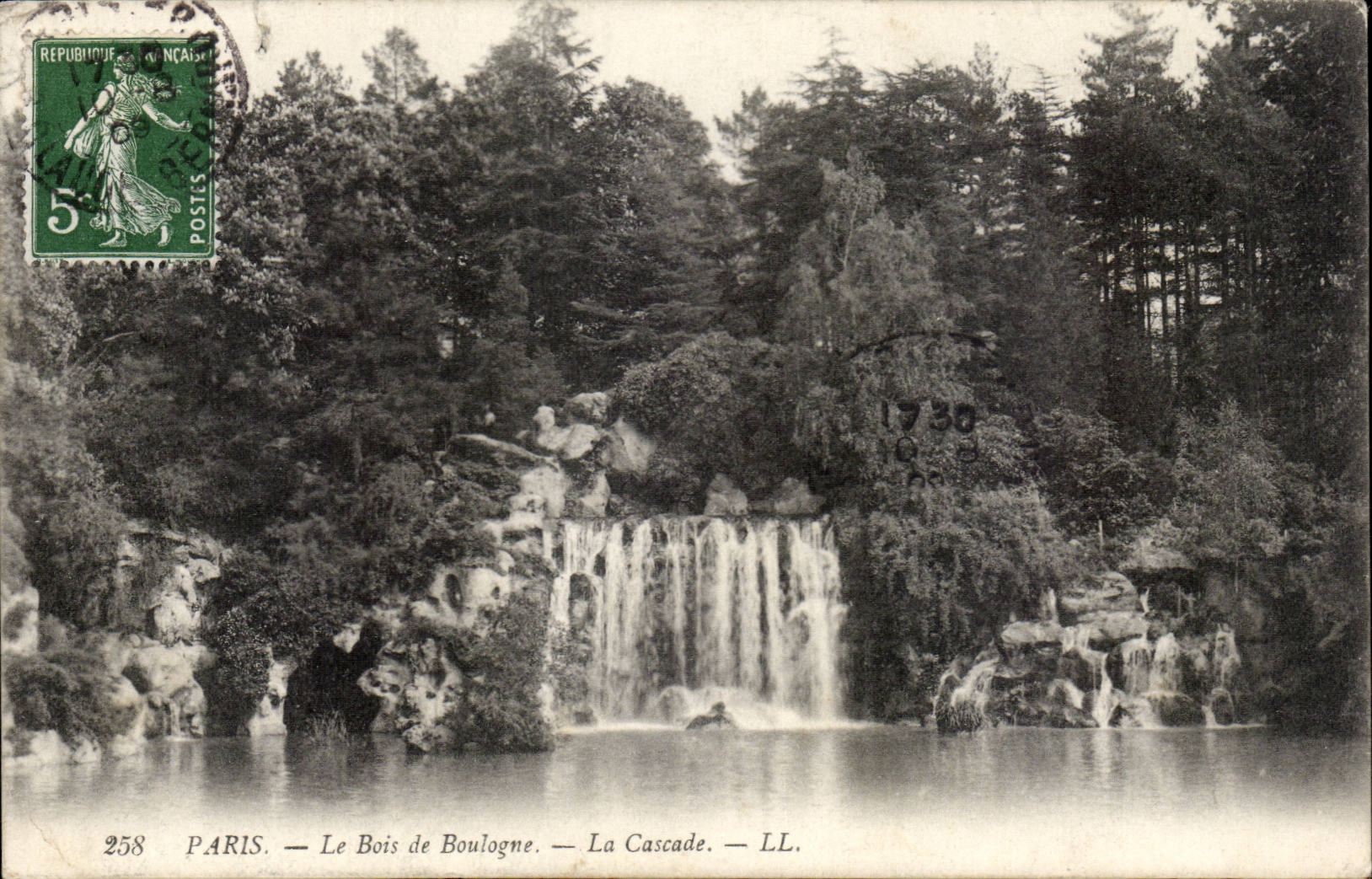 Paris CPA Le bois de Boulogne La cascade