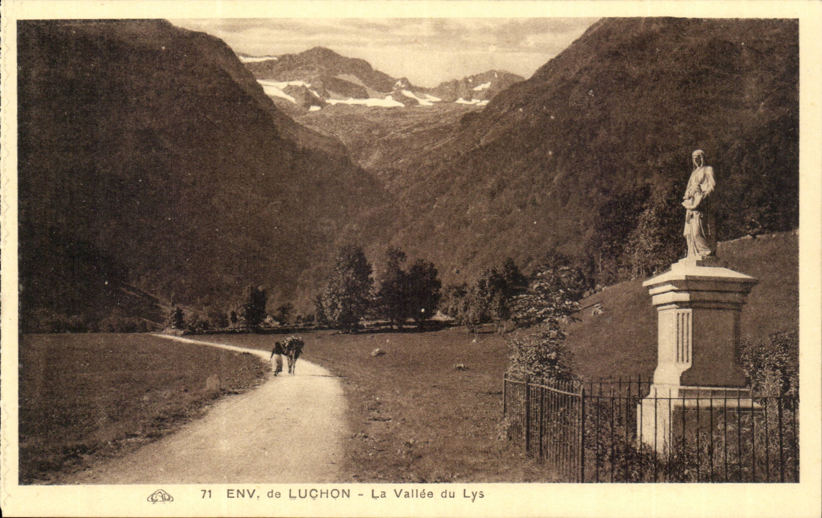 CPA Surroundings of Luchon the valley of the Lily
