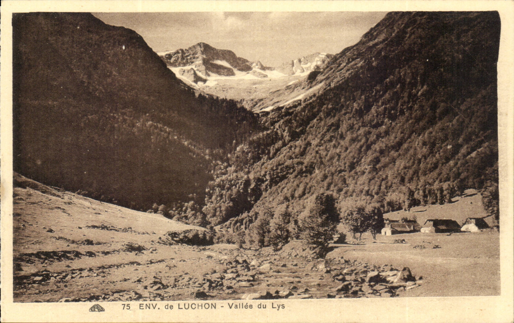 CPA Surroundings of Luchon the valley of the Lily